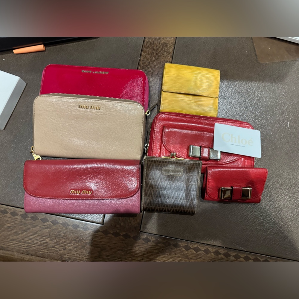 Lot of used luxury wallets !!!!